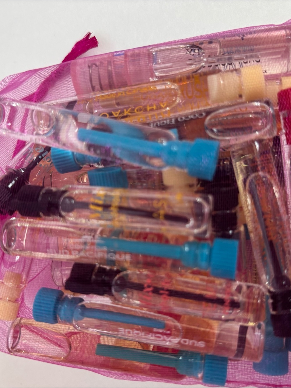 Lot of Luxury Fragrance Rollerballs, includes sample set w/ free gift - Picture 4 of 4